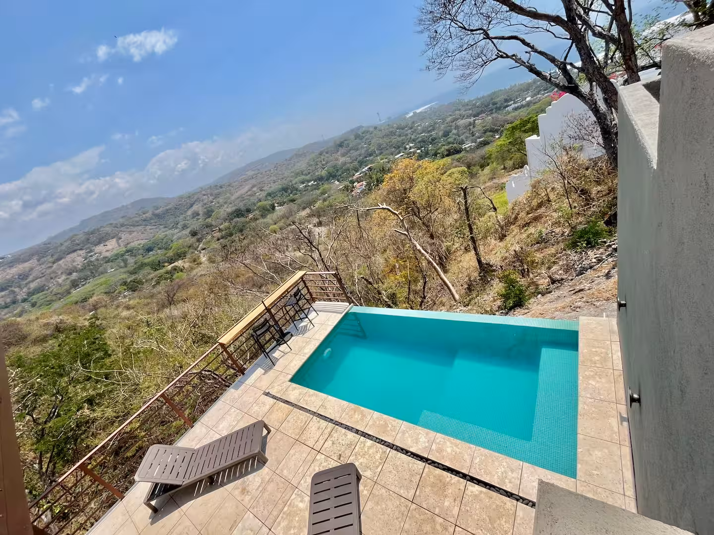 Piscina del compound Casa Marea