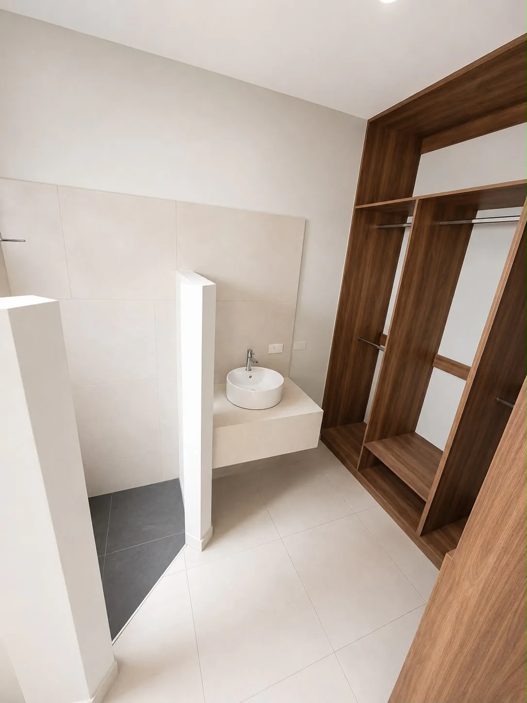 Baño y walk-in closet del dormitorio principal
